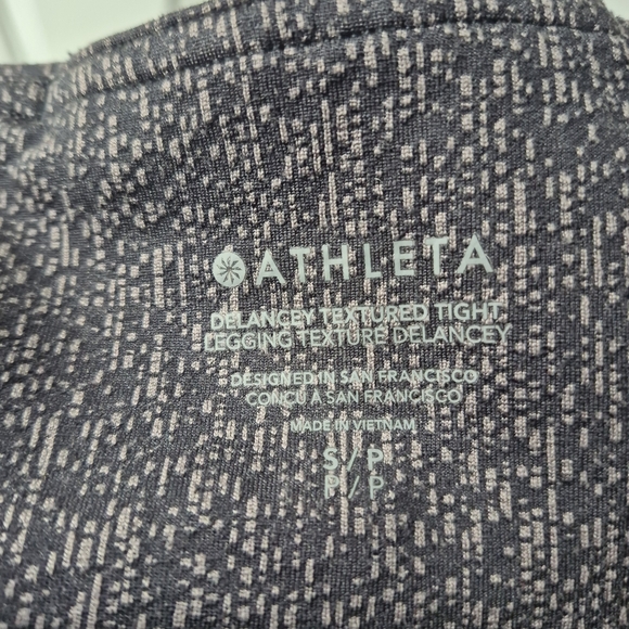 Athleta Women's Delancey Textured Tight Crop Leggings In BlackGray - Picture 4 of 4